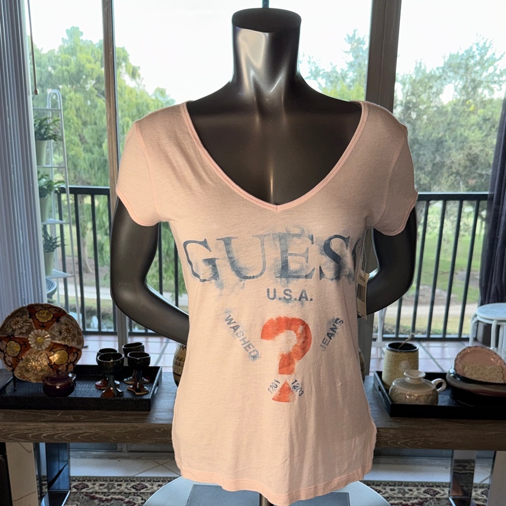 GUESS Light Pink Graphic V-Neck Tee